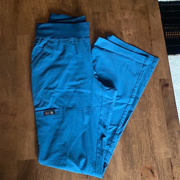 Women’s Scrub Pants - Picture 2 of 3